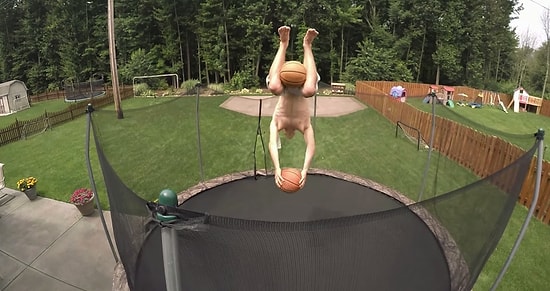 Trambolin Üzerinde İki Topla Zıplayıp İki Takla Atan Adamdan Mükemmel Basket