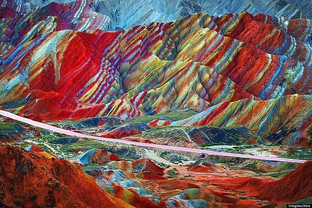 21. Konglomera denilen, renkli kum ve çakıl taşlarının yüksek basınç altında birleşip sertleşmesi anlamına gelen olay bu renkli kayalıkları meydana getirmiş