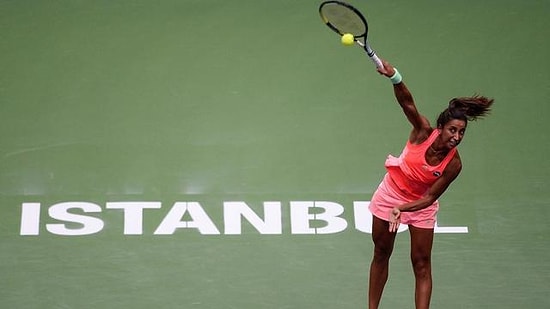 Çağla Büyükakçay Turnuvaya Veda Etti