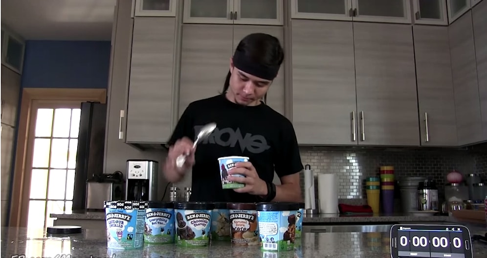 12 Kap Dondurmayı 35 Dakikada Yiyen İşsiz Adam