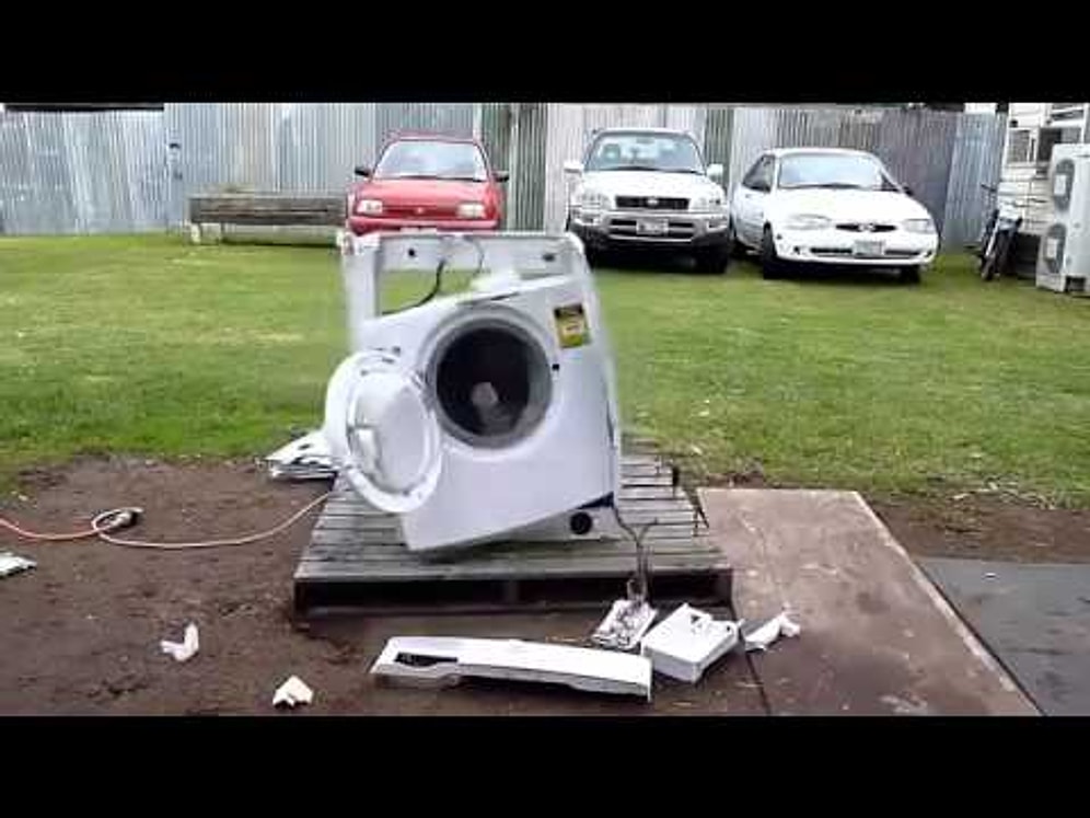 Çamaşır Makinesinin İçine Demir Atılırsa