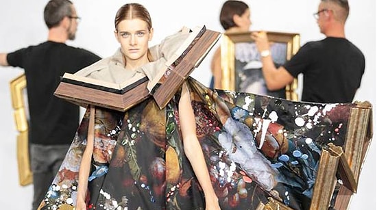 Moda Tasarımcılarının Kadınlar Nasıl Olsa Giyer Diyerek Önümüze Çıkardığı 15 Tablo Elbise