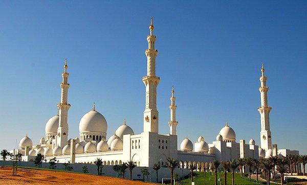 20. Şeyh Zayed Camii; Abu Dabi, Birleşik Arap Emirlikleri