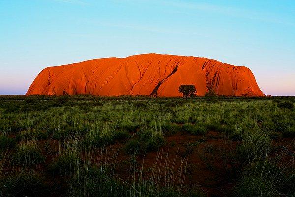 24. Uluru; Avustralya