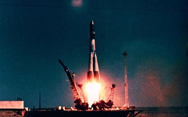 Yuri Gagarin'i taşıyan Vostok 1'in Baykonur Uzay Üssü'nden fırlatılışı