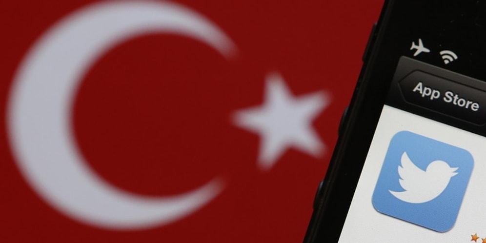 Twitter ve Facebook'a Girişler Yavaşladı