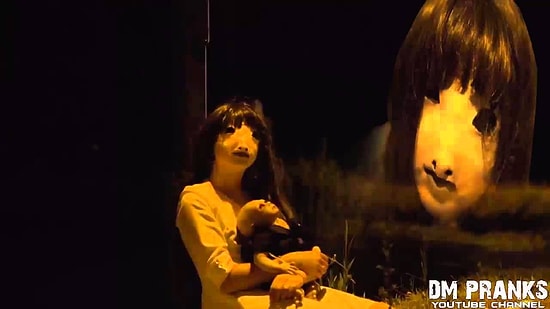 Gecenin Bir Yarısı İnsanların Karşısına Şeytanın Kızı Çıkarsa | Şaka İçerir