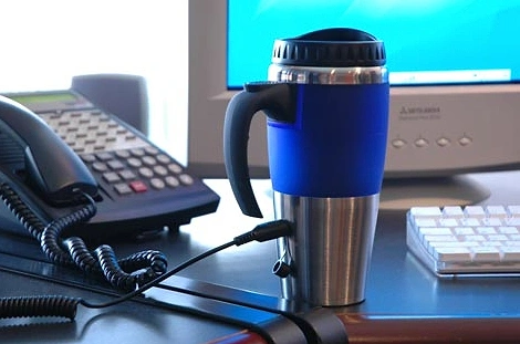 Ofiste kahveniz hep sıcak kalsın diye USB ile ısınan termos!