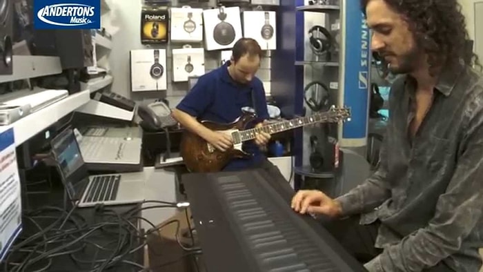 Gitarla Atılan Her Soloyu Klavyeyle Birebir Çalan Adam