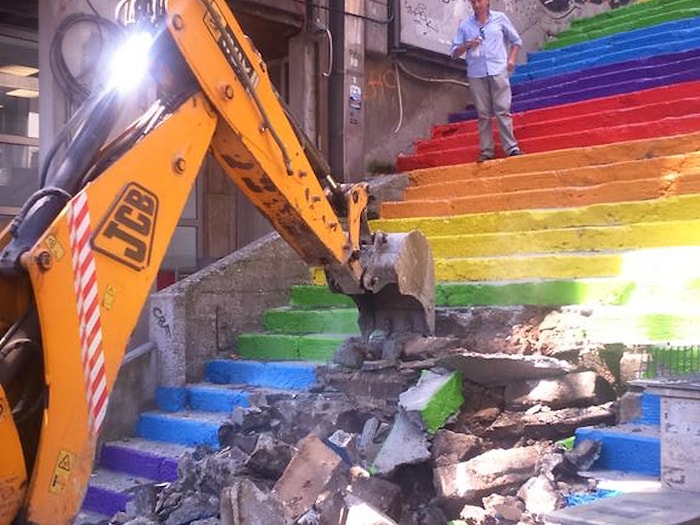 Gezi'nin Simgelerinden Karaköy'ün Boyalı Merdivenleri ‘Tadilat’ İçin Yıkılıyor