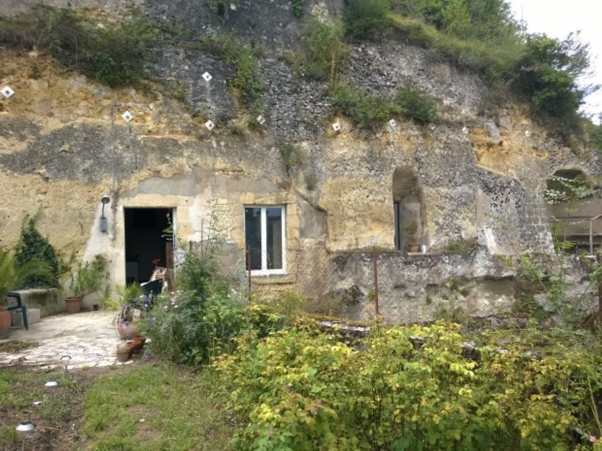 Пещерные дома во Франции