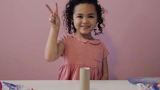 Bakmadan Hedefleri 12'den Vuran Yetenekli Kız