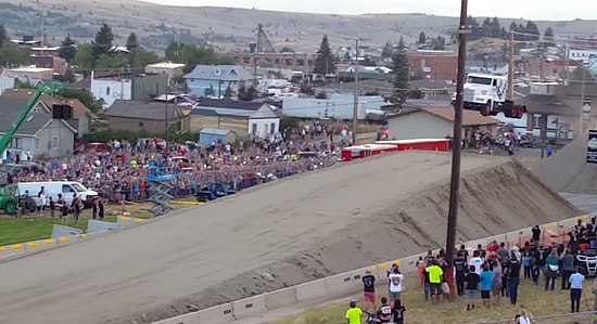 Tır ile Yapılan Optimus Prime'ı Dahi Kıskandıracak Efsane Atlayış