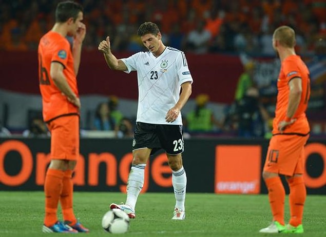 21. 2012| Mario Gomez, Van Persie, Sneijder