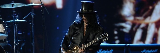 7. Slash'in şapka takmasının asıl sebebi sahne korkusu.
