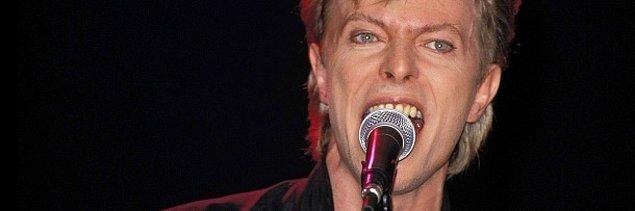 6. David Bowie'nin gözlerinin iki farklı renk gibi gözükmesinin sebebi, bir kavgada yüzüne atılan yumruk!