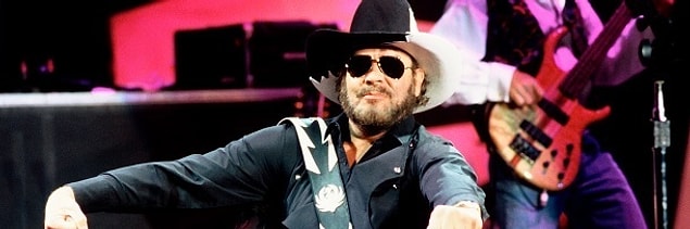 4. Hank Williams Jr.'ın 'dağ adamı' gibi gözükmesinin sebebi aslında bir kaza geçirmesi.