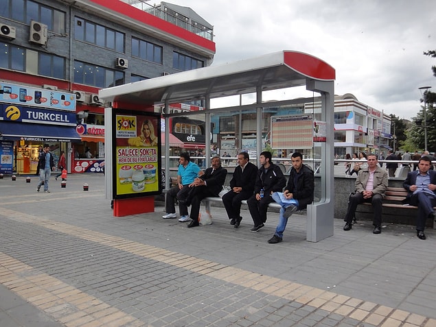 9. Sigara içerken minibüs gelince sigarayı elle söndürüp pakete geri koymak.