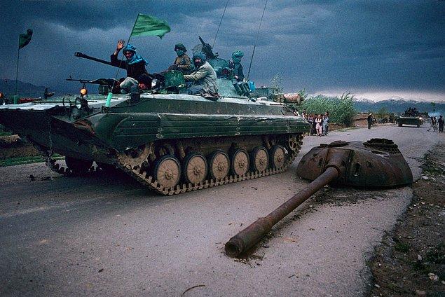 21. Bir tank konvoyunun geçişi, Kabil, Afganistan