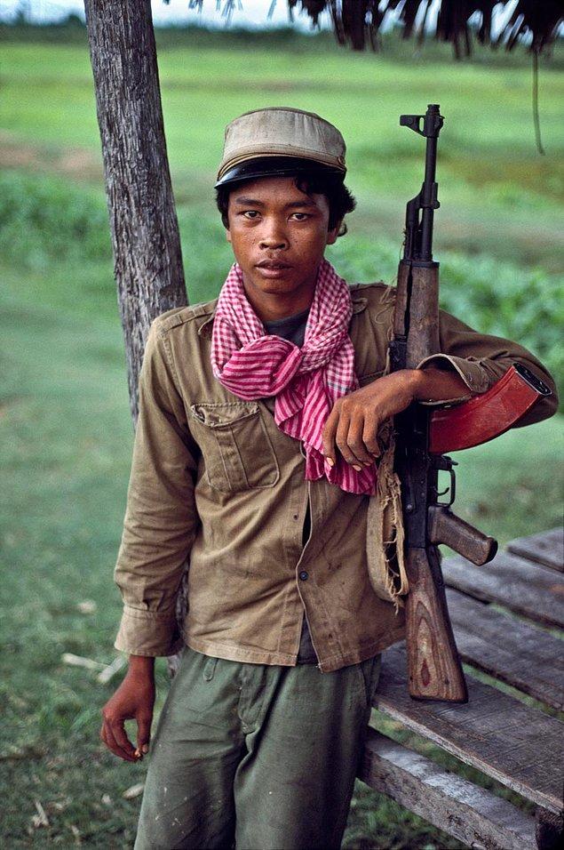17. Kamboçyalı bir çocuk