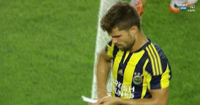 Fenerbahçe - Shakhtar Donetsk Maçında Diego'nun Okuduğu Not Üzerine Dönen Bomba Geyik