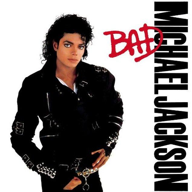 Eldivenle beraber Jackson'ın "Bad" şarkısının klibinde giydiği ve albüm kapağında poz verdiği özel üretim siyah ceketi de satışa çıkarılıyor.