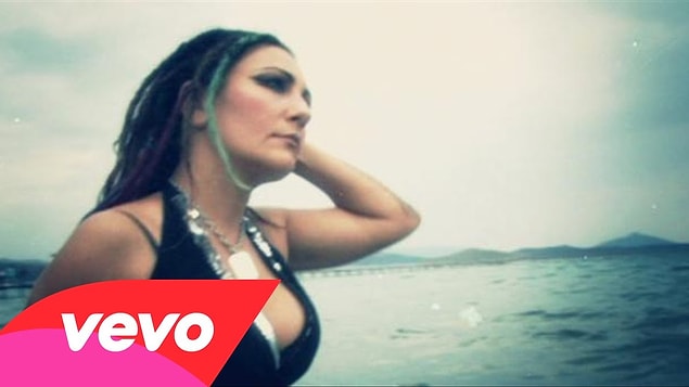 Yaklaşık 5 yıl aradan sonra 2010 yılında 'Bana Bi' Şey Olmaz' albümüyle müziğe sessiz sedasız bir geri dönüş yaptı.