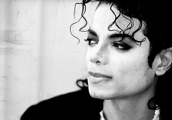2. Michael Jackson 1958 yılında Indiana'da doğmuştur. 1984’te sekiz Grammy kazanmıştır. Bu, bir şarkıcının tek bir yılda kazandığı en çok Grammy ödülüdür.