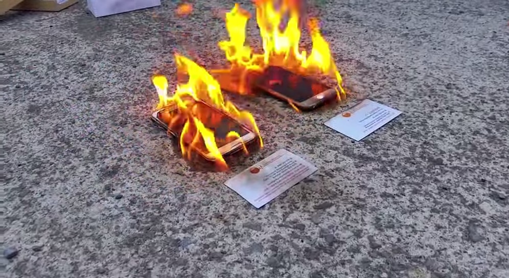 iPhone 6 ve Galaxy S5 Aynı Anda Yakılırsa