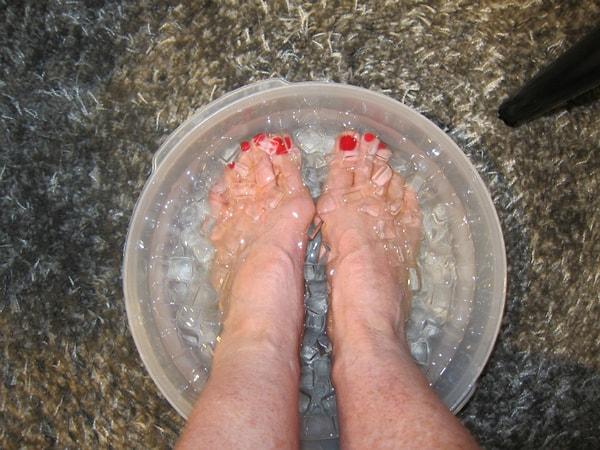 11. Sıcağa bağlı baş ağrısı sorununuz varsa, duştan çıkmadan önce ayaklarınızı soğuk suyla yıkamayı deneyin...