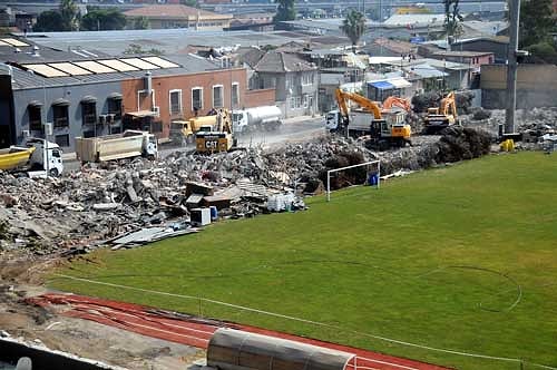 Alsancak Stadı'nın Yıkım Çalışmaları Sürüyor