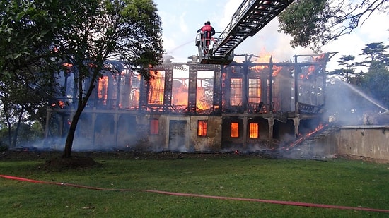 Şüpheli Bir Yangınla Kül Olan Hüseyin Avni Paşa Köşkü’nün Korusunda İş Makineleri