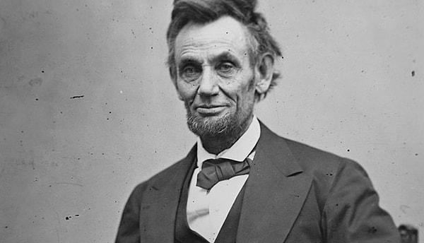4. "Abraham Lincoln Amerika'nın başkanı olmadan önce güreşçiydi ve çıktığı 300 maçtan sadece birisinde kaybetmişti."
