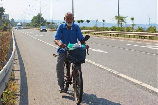 İzmir’in Ödemiş ilçesinde ikamet eden ve küçüklüğünden bu yana bisikletini elinden düşürmeyen 76 yaşındaki Nureddin Gönülal torun sevgisinin nasıl bir şey olduğunu hepimize gösterdi.