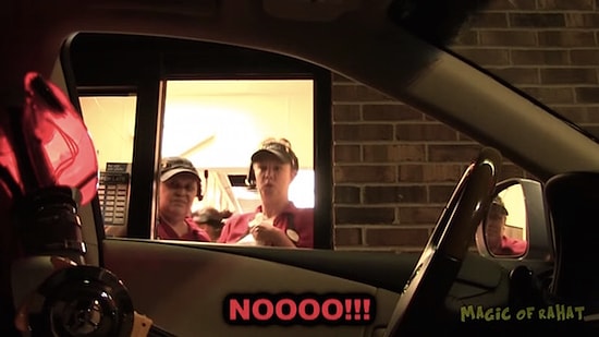 Sipariş Alacakları Kişinin Robot Olduğunu Görünce Şoka Uğrayan Çalışanlar | Şaka İçerir