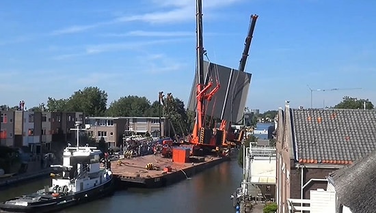 Köprü Parçası Taşıyan Devasa Vinçlerin Devrilme Anı