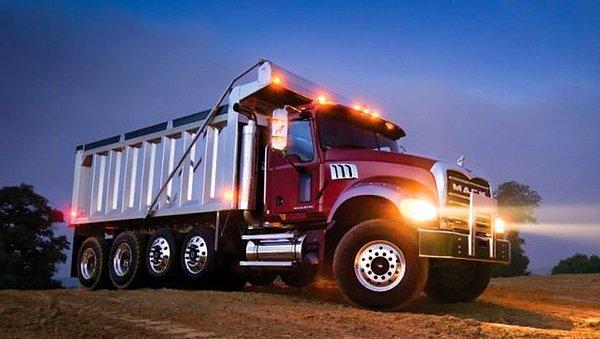 1. Kalbimiz her gün bir kamyonu 32 km boyunca kullanmaya yetecek enerji üretir.
