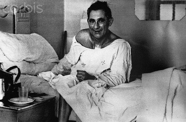 22. 3 Aralık 1967 yılında Dr. Christiaan Barnard bir kalbi ilk kez Louis Washansky'nin bedenine nakil etmiştir. Louise nakilden sonra 18 gün yaşamıştır ve bu başarıyla sonuçlanan ilk kalp nakli sayılıyor.