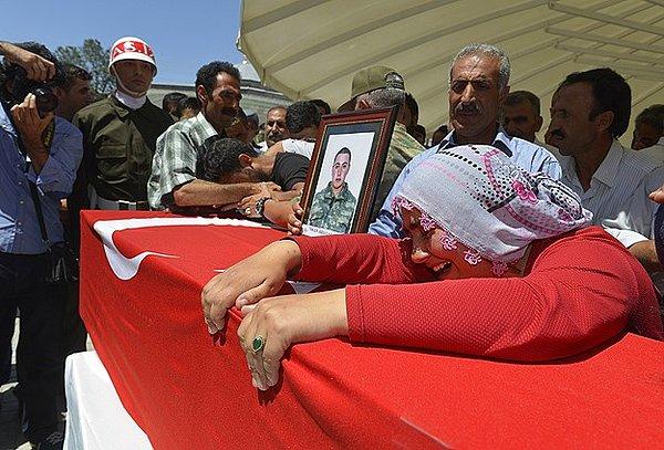 Şehit jandarma er Abdulhalit Aras'ın cenazesi Van'ın Tuşba ilçesinde defnedildi