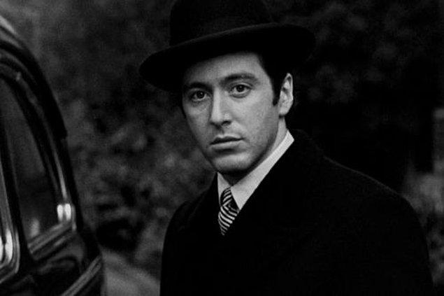 12. Al Pacino canlandırdığı Michael Corleone karakteriyle 35 bin dolar kazanmış, serinin devam filminde ise ücretini 600 bin dolara çıkarmıştır.