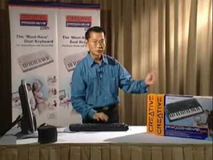 Klavyeyi Bateri Olarak Kullanan Yetenekli Asyalı Adam