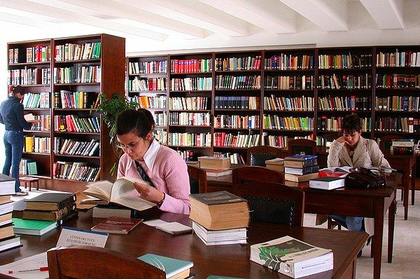 Resmi okul, özel okul ve özel kurs kütüphanelerini kapsayan örgün ve yaygın eğitim kütüphanelerinin sayısı ise 2014'te bir önceki yıla göre yüzde 9,4 azalarak 27 bin 948'e geriledi.