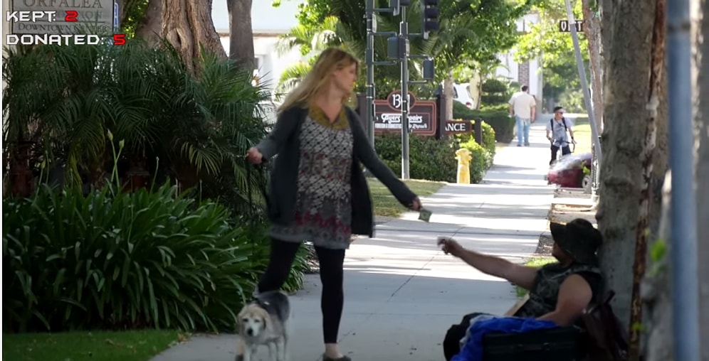 1 Dolar Bulsanız Evsiz Birine mi Verirsiniz Kendinize mi Saklarsınız | Sosyal Deney İçerir