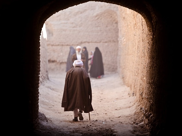 Afganistan'ın Herat şehrinde yaşlı bir adam.