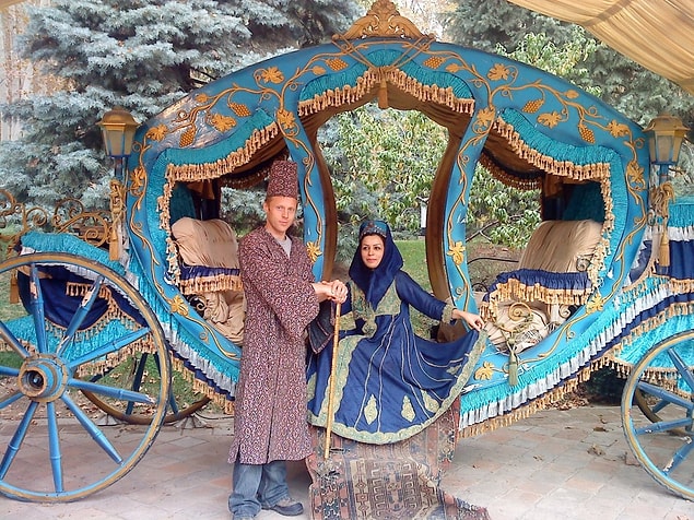 İran'da tanıştığı kız Neda onunla evlenmek istemiş, Gunnar bu teklifi reddetse de onu kırmayıp fotoğraf çekimini kabul etmiş.