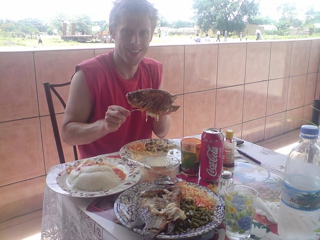 Zambiya'da denizden bir tek babası çıkmayan Gunnar'ın mutluluğu gözlerinden okunuyor.