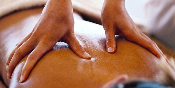 6. Zeytinyağı ile yapılacak masaj cilde canlılık verir ve oldukça sağlıklıdır.