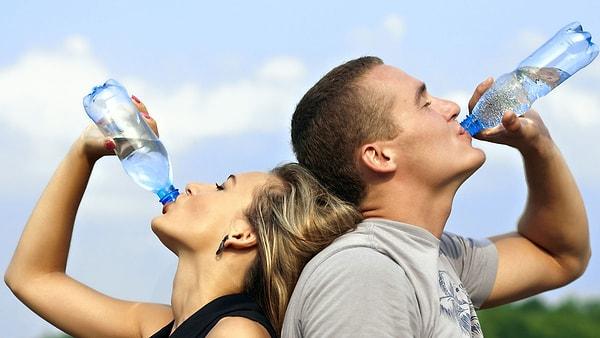 1. Yarım litre su içerek metabolizmanızı %30 hızlandırabilirsiniz.