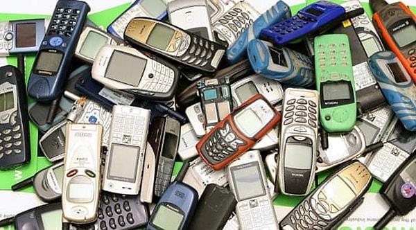 22. Eski cep telefonlarınızı şarj edip yanınızda taşırsanız acil bir durumda ister hat olsun ister olmasın 112yi arayabilirsiniz.