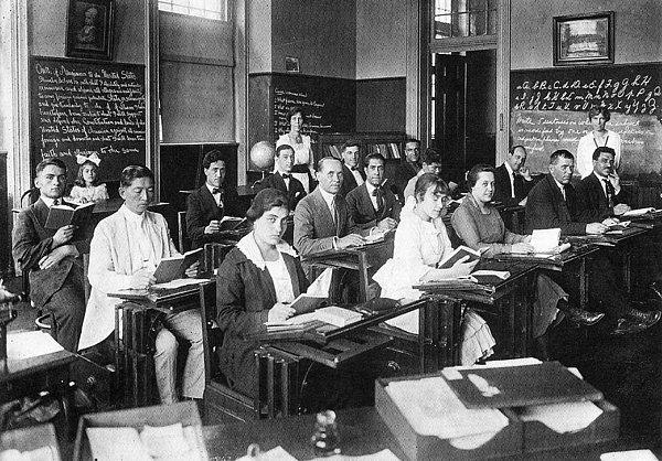 34. 1920'lerde göçmen vatandaşlık okulundan bir kare, Washington, DC